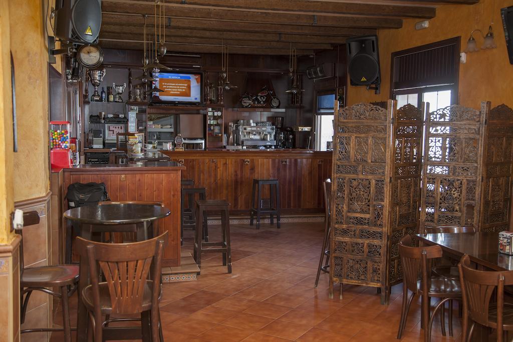 Hostal Pension La Ruta Paterna del Campo Екстериор снимка