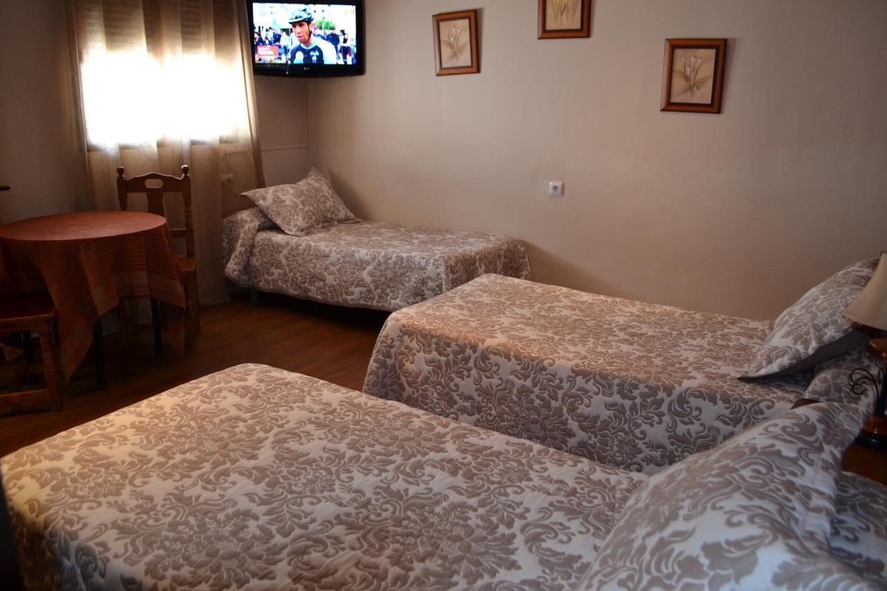 Hostal Pension La Ruta Paterna del Campo Екстериор снимка