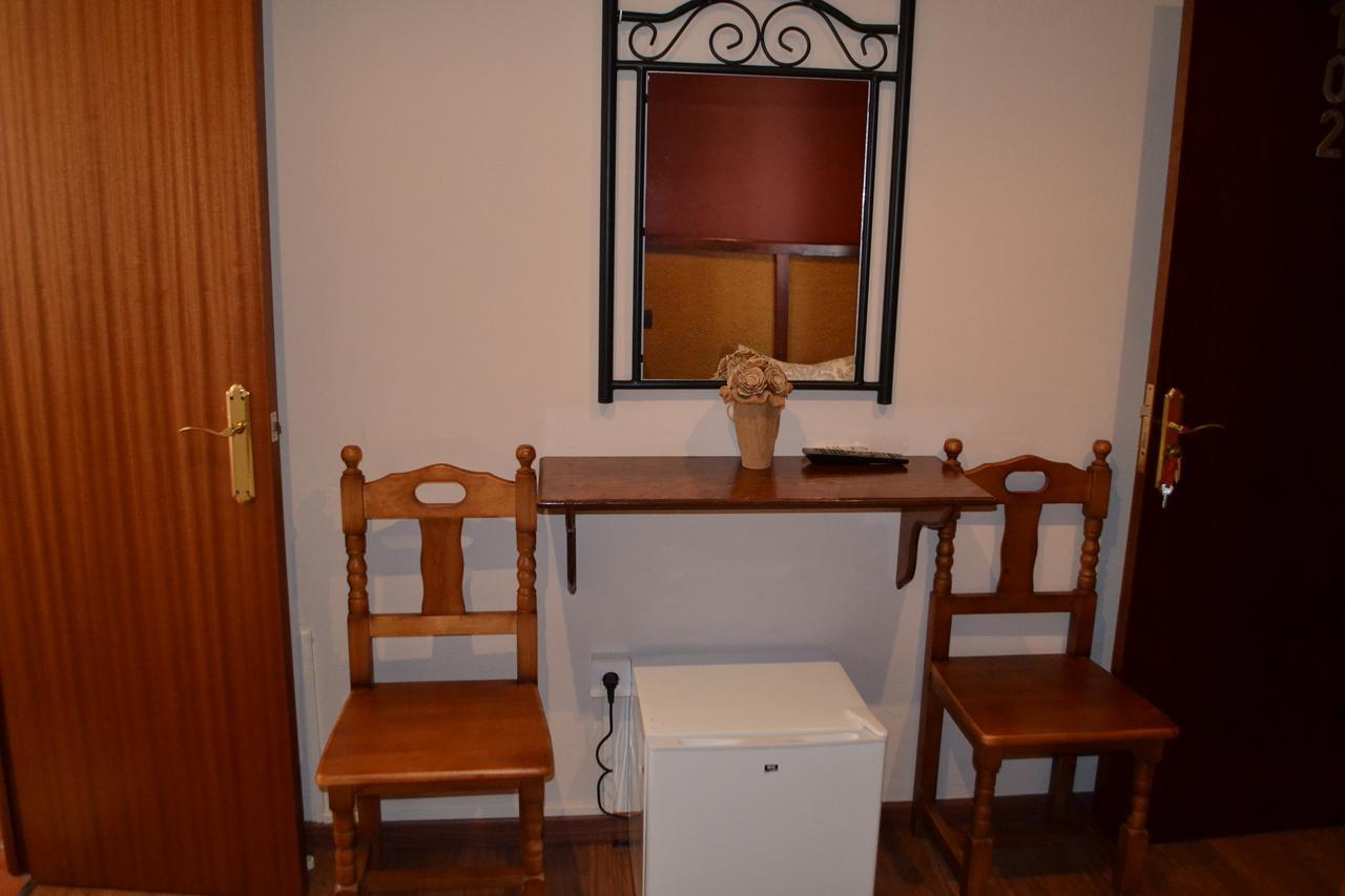 Hostal Pension La Ruta Paterna del Campo Екстериор снимка