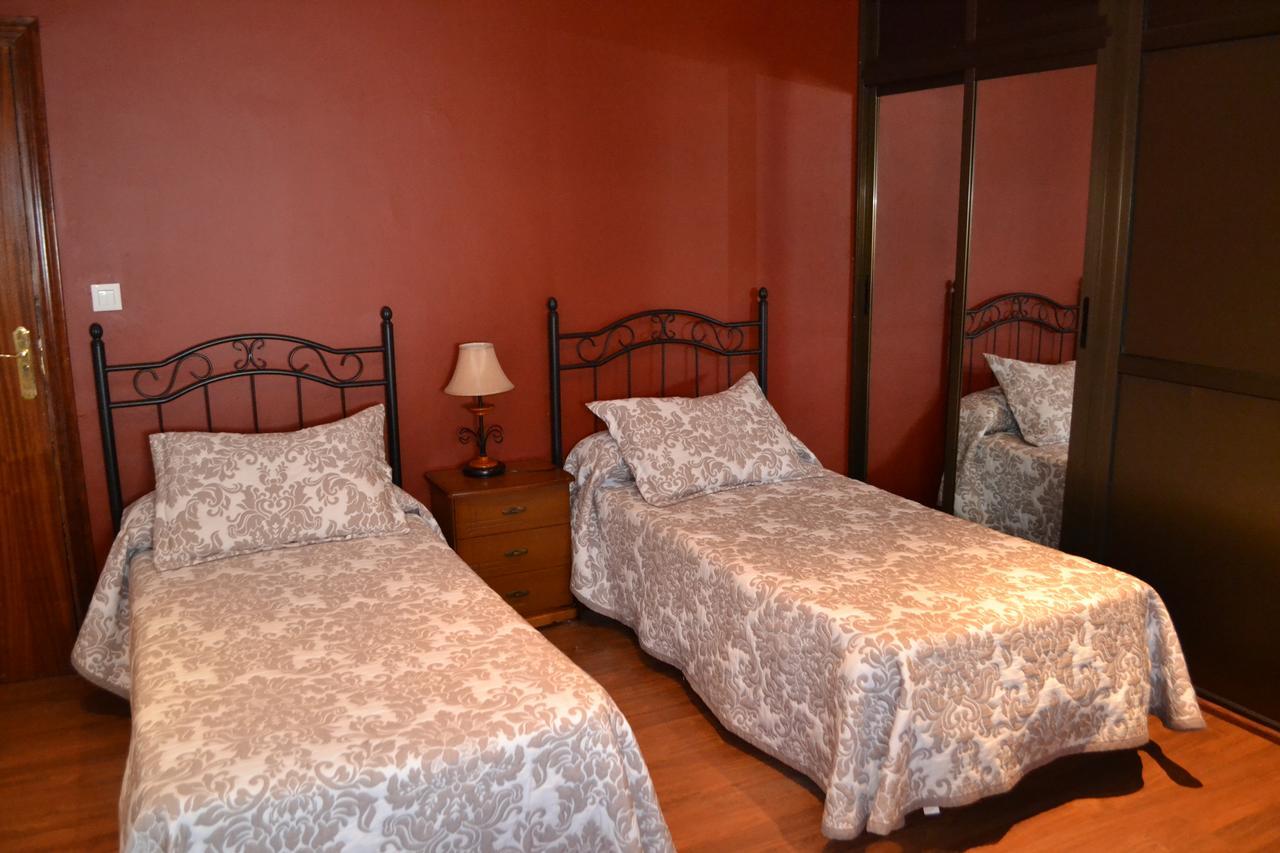 Hostal Pension La Ruta Paterna del Campo Екстериор снимка