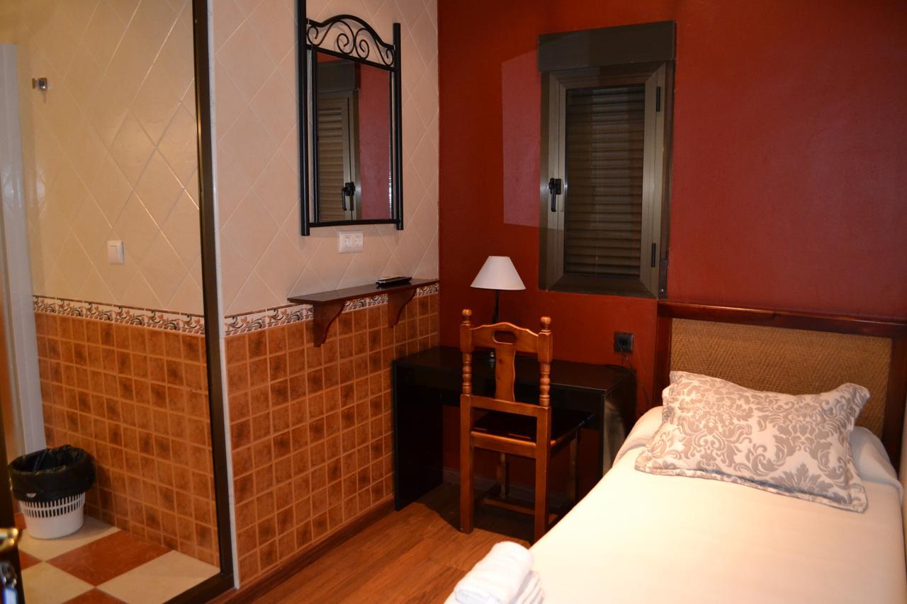 Hostal Pension La Ruta Paterna del Campo Екстериор снимка