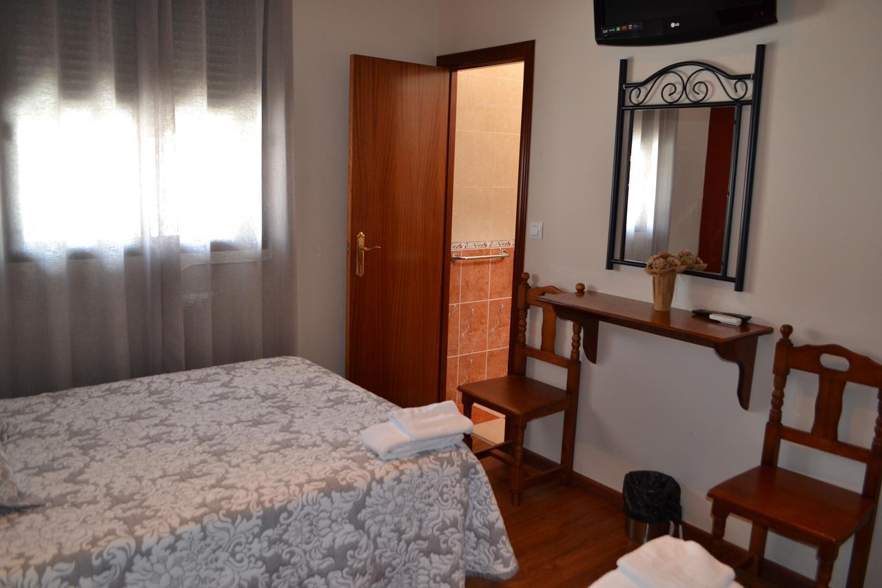 Hostal Pension La Ruta Paterna del Campo Екстериор снимка