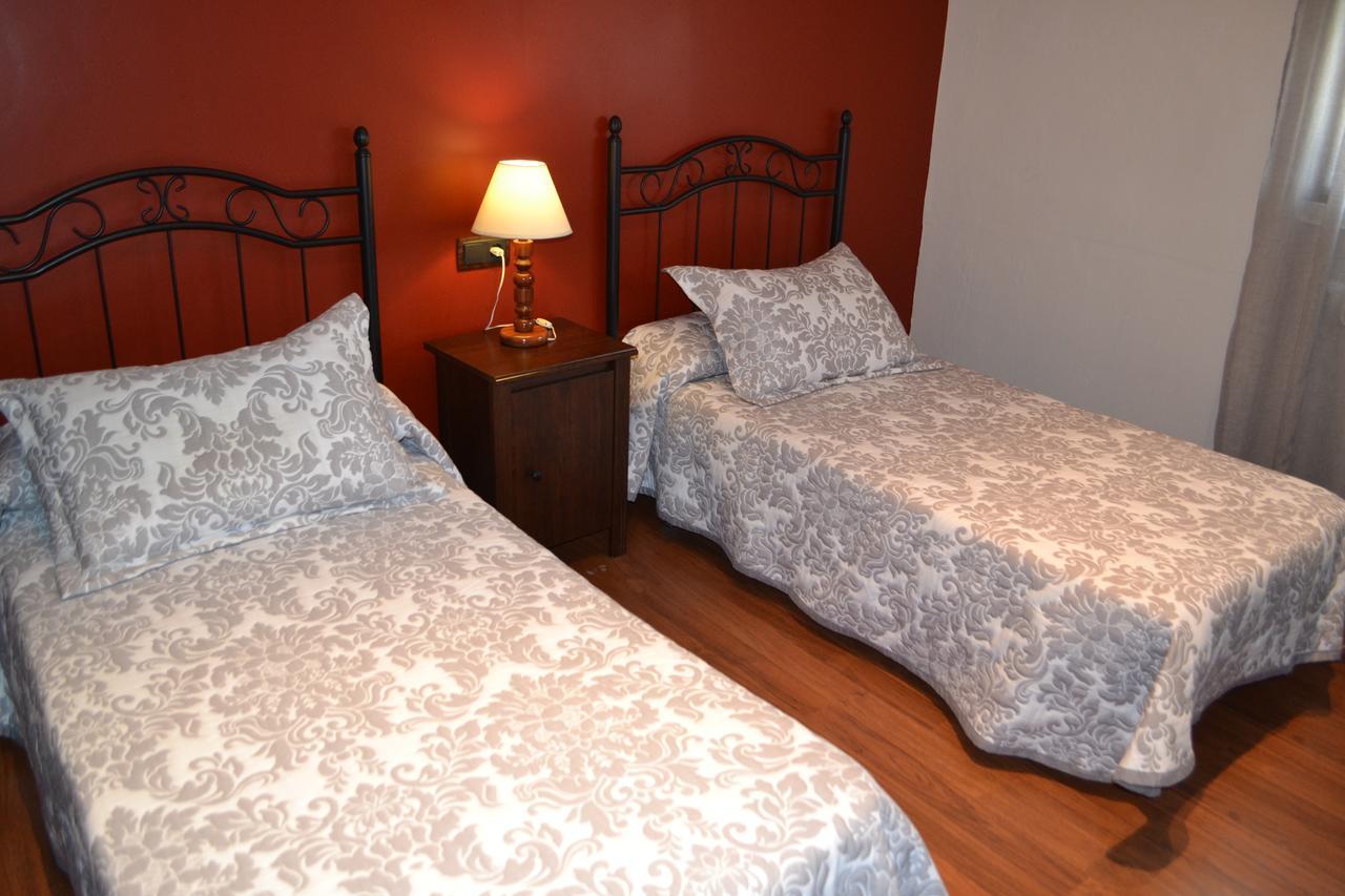 Hostal Pension La Ruta Paterna del Campo Екстериор снимка