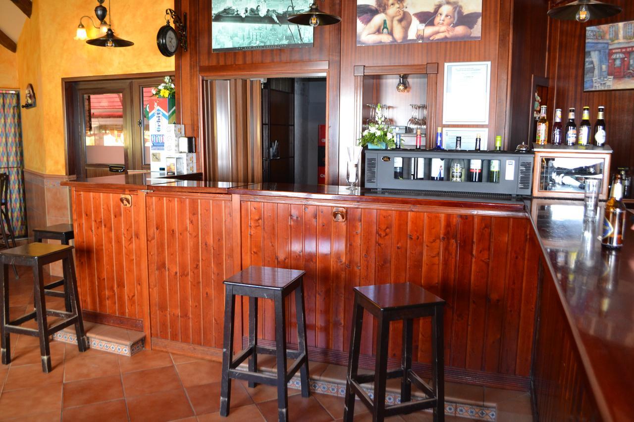 Hostal Pension La Ruta Paterna del Campo Екстериор снимка