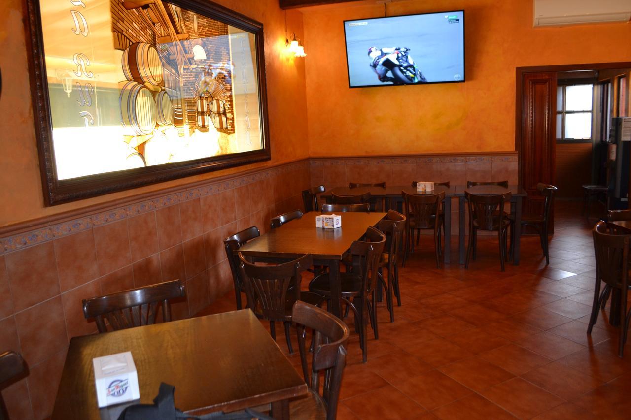 Hostal Pension La Ruta Paterna del Campo Екстериор снимка