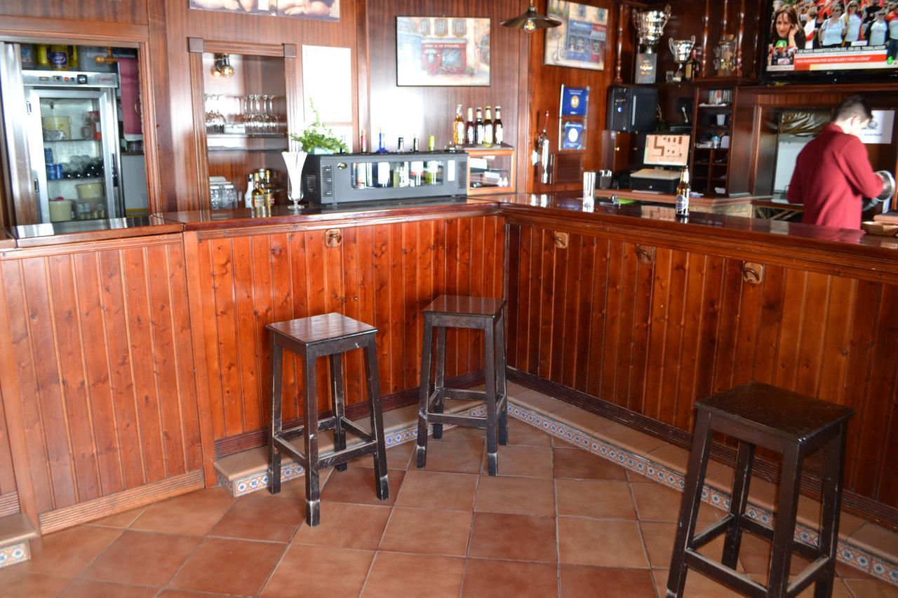 Hostal Pension La Ruta Paterna del Campo Екстериор снимка