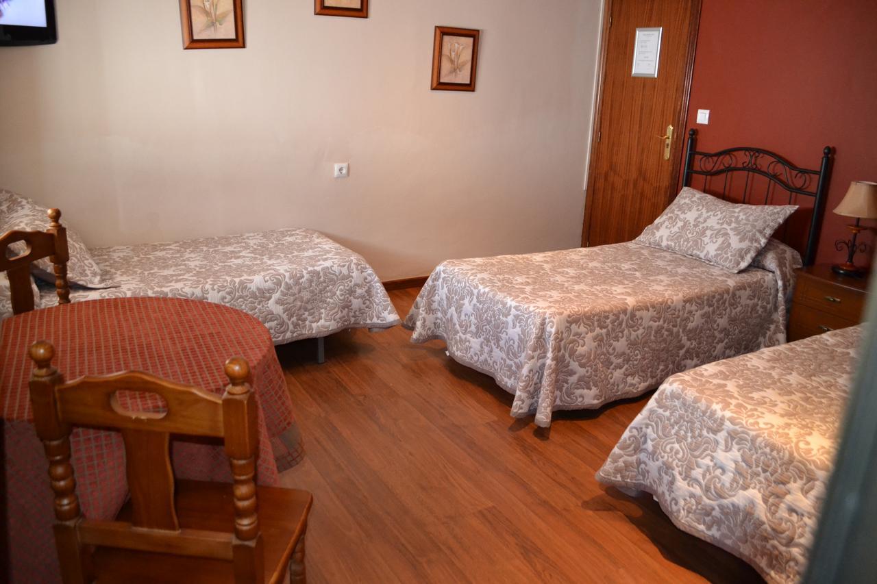 Hostal Pension La Ruta Paterna del Campo Екстериор снимка